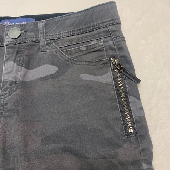 Democracy Camo Jeans Womens Size 4 Grey Skinny Ab Technology Zipper Accent - Picture 3 of 9